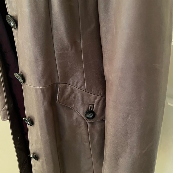 Danier Ladies Italian Leather Coat - Picture 9 of 9